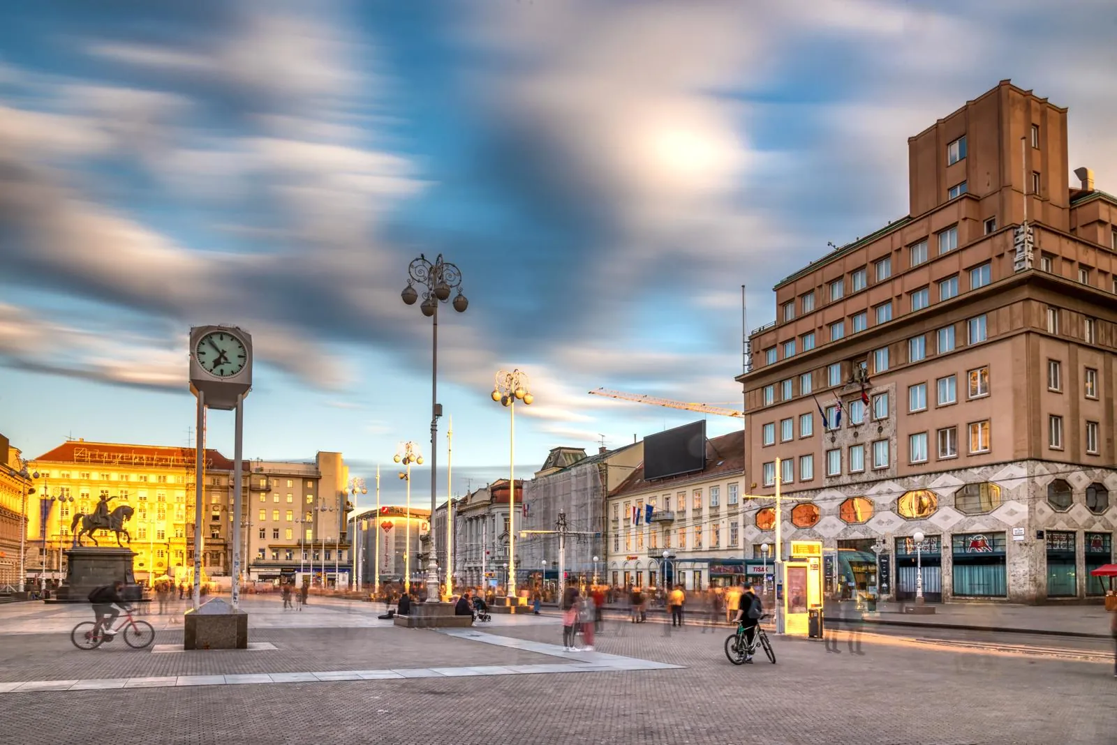 Ban-Josip-Jelačić-Platz zur goldenen Stunde